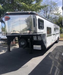 2003 Sundowner Trailers LQ 4H 8010 SIERRA Horse Trailer