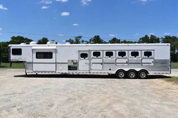 2005 Sundowner Sunlite  6LQ Horse Trailer with 11' Short Wall 725 Grand Sierra 8612GLQ MidTack