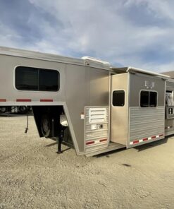2014 Logan Coach RAZ4GNHDLQ 40' 4 horse Razor GN Horse Trailer**WITH WALK IN CLOSET