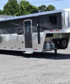 2020 Bison Laredo 3 Horse Trailer with 11' Short Wall