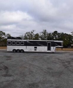 2021 Lakota Bighorn 8418GLQUG 4 Horse Trailer with 18' Short Wall